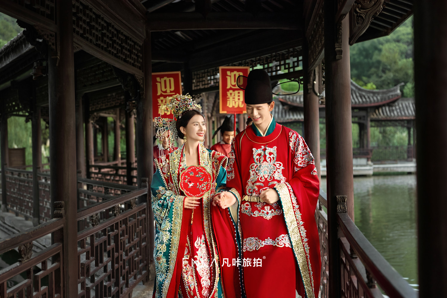 凤冠霞帔婚纱照0