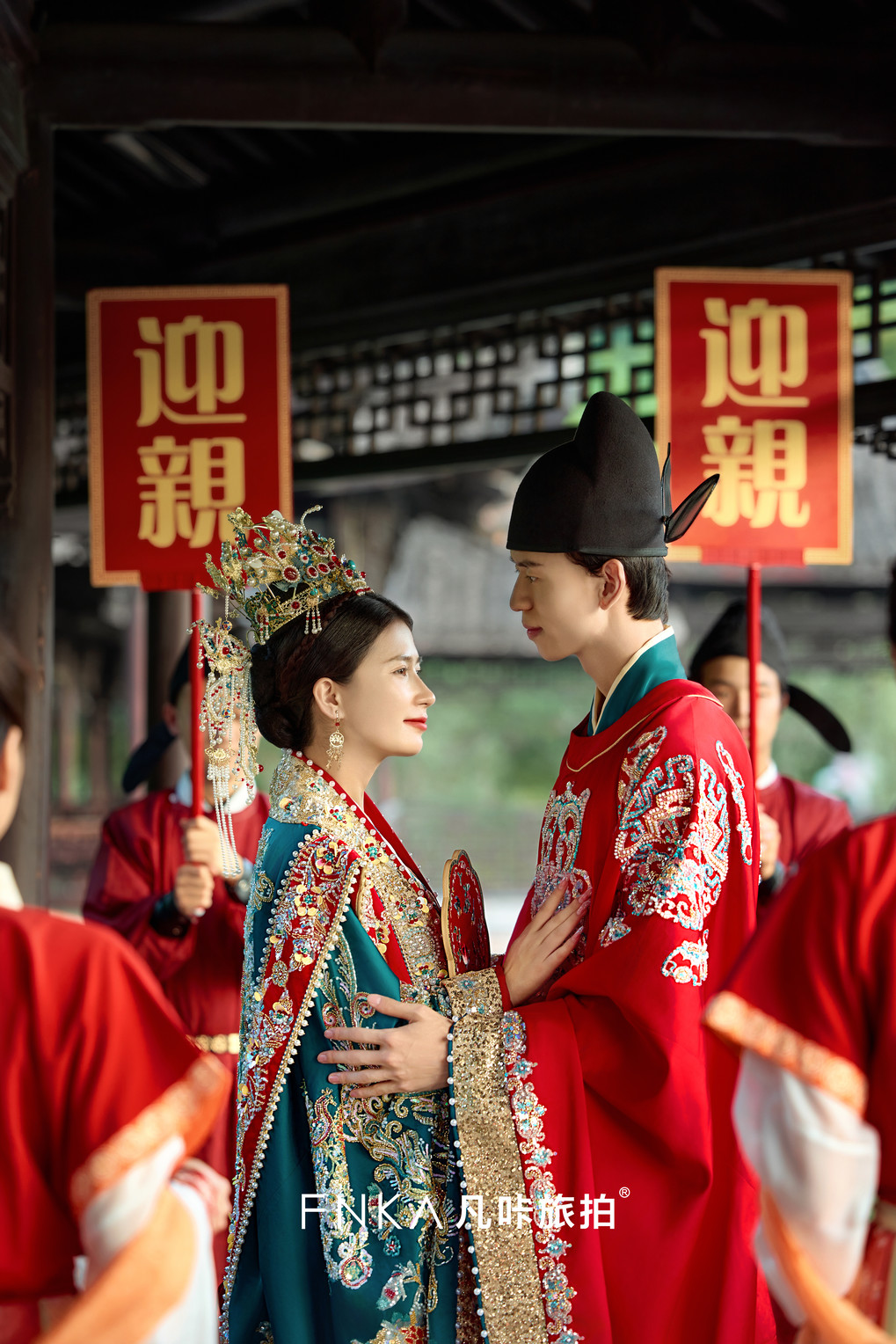 凤冠霞帔婚纱照1