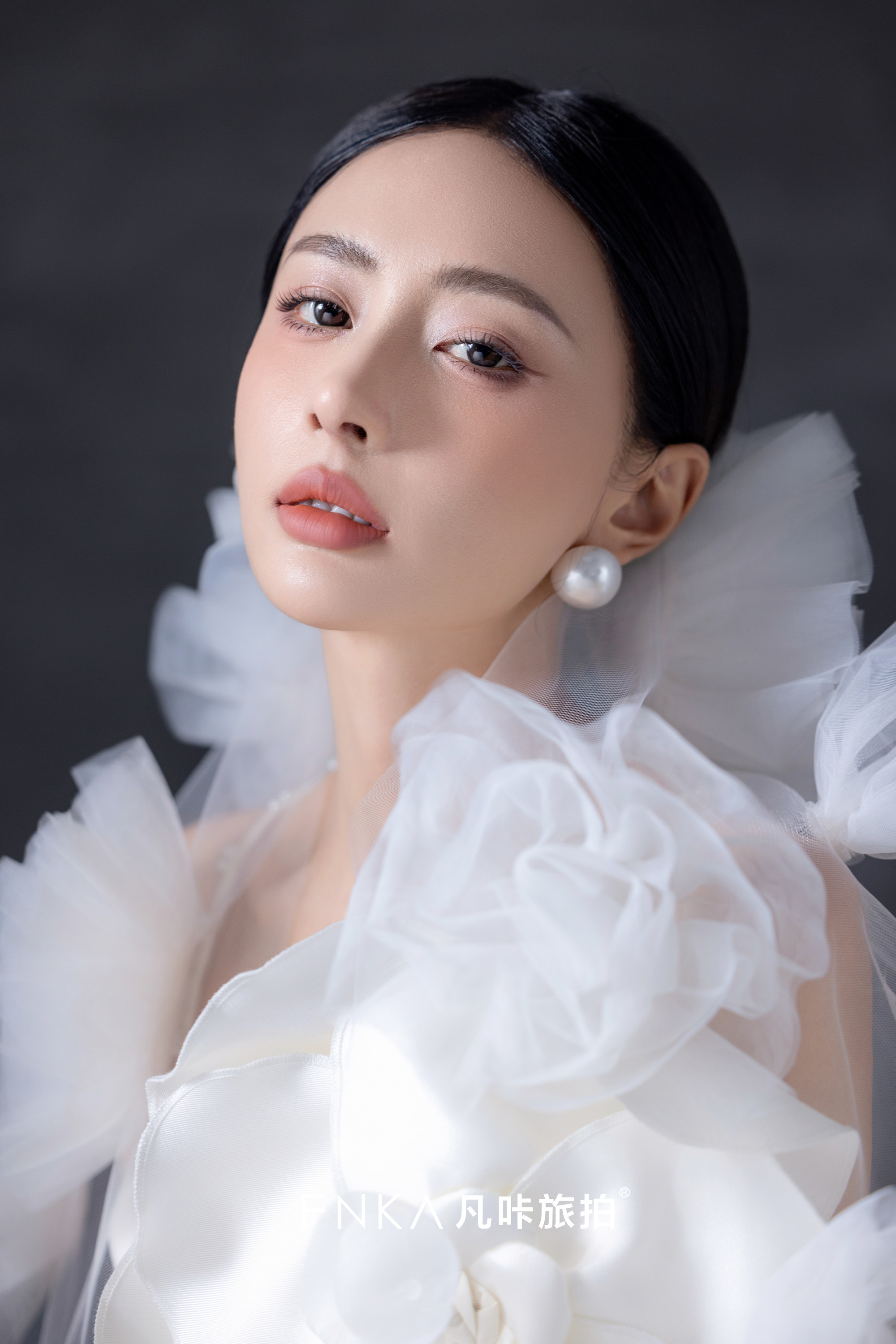 高级感婚纱照0