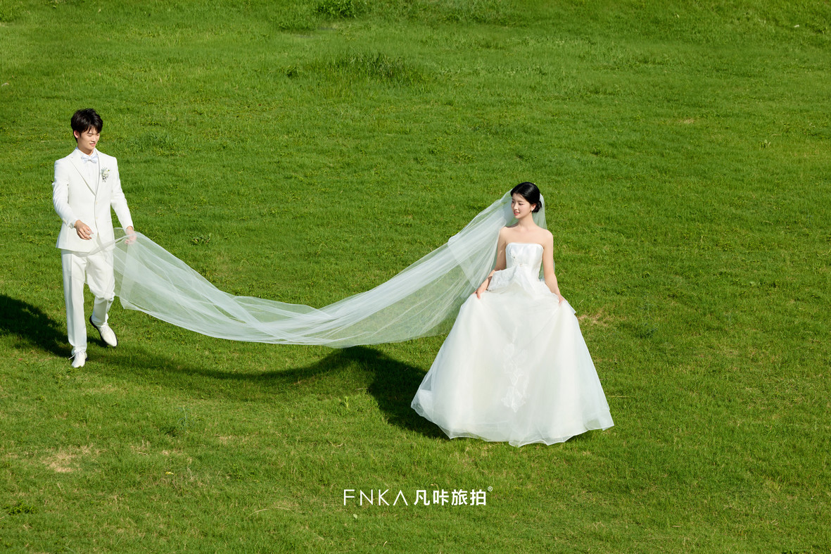 客片-草坪婚纱照3